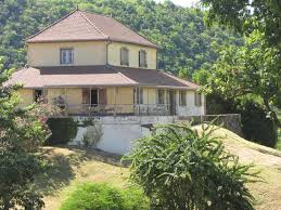 Habitation La Sucrerie En Martinique Commune Des Anses D Arlet Propriete De La Fondation Du Groupe Bernard Hayot Architecture Caribbean Beaches House Styles