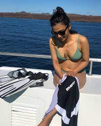Beauty should be about being happy and natural, rather than being posed. Hot Pics Radhika Apte Shares A Very Bold Photo In Bikini Said Enjoying Lockdown The State