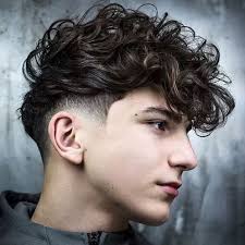 Anda juga boleh jatuh santai di hadapan muka anda. 10 Idea Gaya Potongan Rambut Sangat Stailo Untuk Raya Tahun Ini Maskulin