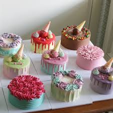 Pin By Lulu Kayla On Sweets Buttercream Cake Designs Mini Cakes No Bake Cake