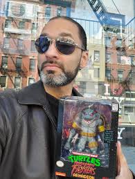 Are they handing out TMNT cards at NYCC? does anyone know? If not it's okay.