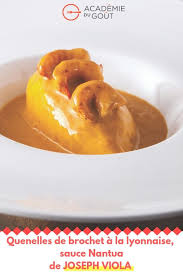 Quenelles De Brochet A La Lyonnaise Sauce Nantua Par Joseph Viola Recette Alimentation Quenelles Recette