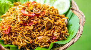 Kebetulan dirumah ada stok mie burung dara , bingung ga pernah masak mie ini , ya udah scroll resep akhirnya ketemu deh resep dari bunda @arjunayusuf yg enak dan pedes ini ☺️🤗 makasih bund resep nyaa akhirnya bs cooksnap mie goreng jawa dan pas musim hujan juga disini. Resep Mie Goreng Spesial Bakso Sosis Telur Lifestyle Fimela Com