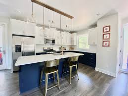 As seen on flip or flop vegas, rich and royal hues nicely complement the clean white cabinets, gorgeous modern fixtures and stainless steel appliances. Photo 4 Of 17 In Crabby Corner Dwell