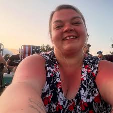 What are the hours for the laundry mat in Brownfield Maine?