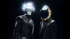 As they evolved from '90s french house pioneers to 2000s tastemakers to mainstream heroes in the 2010s, daft punk remained one of dance music's most iconic acts. Daft Punk 28 Jahre In 17 Tracks
