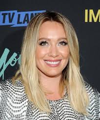 Simply use some type of velcro roller to achieve this look. Hilary Duff Hairstyles Hair Cuts And Colors