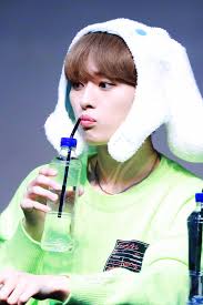 Fansign Yeouido 4 5 2019 Lee Know Lee Know Stray Kids Minho