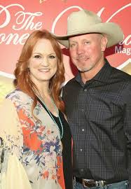The pioneer woman loves to make a classic sugar cookie with decorative frosting, perfect for the holidays—and practically any other season. Pioneer Woman Ree Drummond And Husband Ladd Forgot Their Anniversary