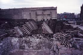 The fall of tenochtitlan, the capital of the aztec empire, was a decisive event in the spanish conquest of the empire. File Granpyramidedetenochtitlan Jpg Wikipedia