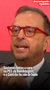 O deputado Sóstenes, líder do PL, fez papel de bobo nessa história da PEC  da Blindagem, ou melhor dizendo, Bandidagem. O Centrão fez o Sóstenes pagar  de bobo, porque quem botou a cara nessa proposta ...