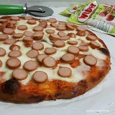 Per impastare un chilo di farina occorrono 600. Pizza In Teglia Con Wurstel Cucinare E Come Amare