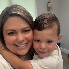 What are some recommendations for dye-free scent beads for laundry or clean  detergents that smell good?