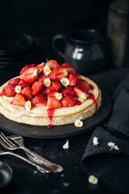 Erdbeerhälften in die creme drücken und den kuchen ca. Erdbeer Biskuitboden Mit Vanillepudding Liz Friends