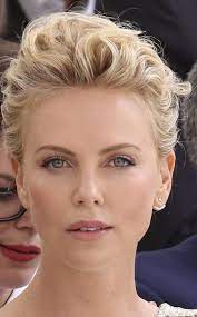 Charlize Theron Charlize Theron Makeup Makeup Charlize Theron Source By Amylgolladay Short Hair Styles Charlize Theron Short Hair Charlize Theron Hair