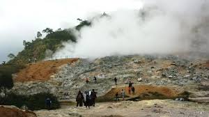 Letusan terjadi pada minggu (1/4) pukul 13.42 wib. Dieng Aman Dikunjungi Pasca Letusan Di Kawah Sileri