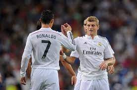 Ce mardi soir donc, ronaldo aura l'occasion de retrouver le sourire face au borussia dortmund, lors de la 2e journée de la phase de poules de la. Was Passiert Wenn Toni Kroos Ronaldo Co Auf Instagram Prankt