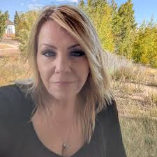 Nicole Elizabeth updated her profile...