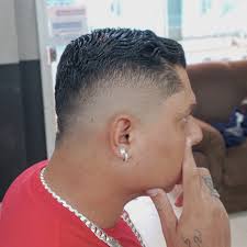 Risquinhos de qualidade, bem feito e na régua!📏 E não pode faltar aquele  degradê impecável.🤌🏻 Agende o seu horário!💈 #anapolis #goias #guanabara  #cortedecabelo #estilo #qualidade #bemfeito #naregua #degrade #impecável  #risquinhonocabelo