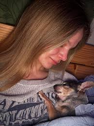 Who can recommend a hairstylist in Bend/Redmond area for bangs?