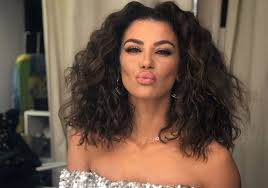 Maybe you would like to learn more about one of these? Eirhnh Papadopoyloy Mia Gorgona Sta Kokkina Video