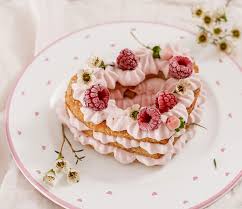 Du möchtest dieses jahr mal keine pralinen kaufen und zum valentinstag backen? Kleine Torte In Herzform Zum Valentinstag