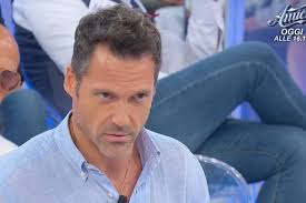 Mi prendono in giro ma la cosa è seria". Uomini e Donne, perché Marco  'cammina strano'