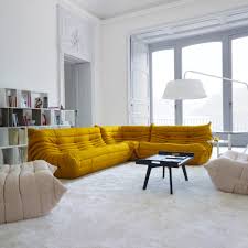 Un Canape Jaune Curry Ligne Roset Canape Design Italien Canape Design Canape Togo