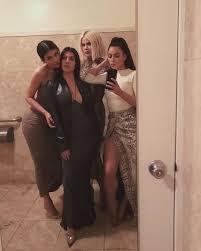 Aug 31, 2020 · watch: Kim Kardashian Starportrat News Bilder Gala De