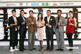 劉青雲（英語： sean lau ching wan ，1964年2月16日 － ），香港著名影星，多項華語影壇演技大獎得主，並先後多次入圍香港電影金像獎頒獎典禮最佳男主角，他更是入圍金像獎次數最多的香港男演員，並且兩度摘下金像獎最佳男主角寶座。 除此之外，他亦先後四度獲得香港電影評論會最佳男演員獎，是. åˆ˜é'äº'ç®—ä¸ç®—å¨±ä¹åœˆèº«é«˜æ ‡æ† è™Žæ‰'