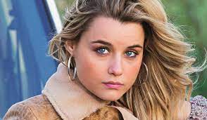 Her father is english and her mother is portuguese. A Herdeira Por Amor Luz Torna Se Criminosa