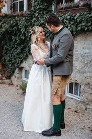 Tracht Trifft Auf Boho Romantik Trachtenbibel Brautpaar Trachten Hochzeit Braut Dirndl
