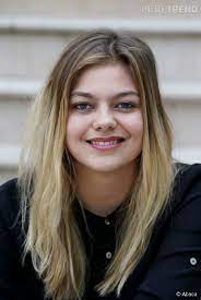 J'aime la musique et je joue du piano. Louane Emera Decouvrez Cette Jeune Fille Qui Monte Puretrend