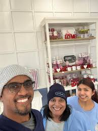 Well since y'all made that banana pudding nothing Bundt cake post go viral  . The nice owner of the LR & NLR Nothing Bundt Cakes said yall been pulling  up