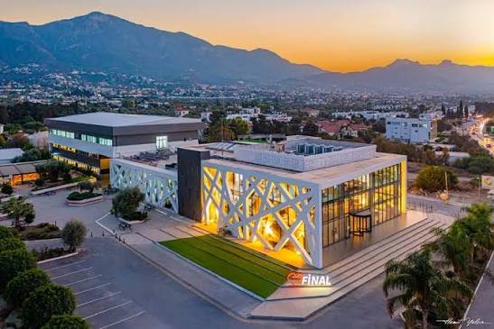 Uluslararası Final Üniversitesi Girne Yerleşkesi…Üniversitemiz Beşparmak  yerleşkesindeki yeni binalarıyla büyümeye devam ediyor.