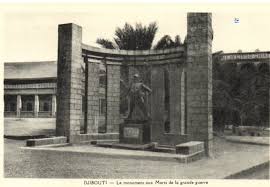 Ce bordel accompagnait les militaires lors des déploiements effectués et il consistait à assurer une compagnie féminine en 2003, on comptait toujours la présence d'un bordel militaire pour la légion à djibouti. Envelopmer La Marcophilie Navale Djibouti Campagne Application Jeanne D Arc 1971 1972