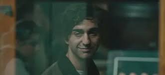 Kan iemand me vertellen waar deze foto vandaan komt in de film? Ik dacht  dat het de neusscène was, maar ik kan hem niet vinden. : r/Hereditary