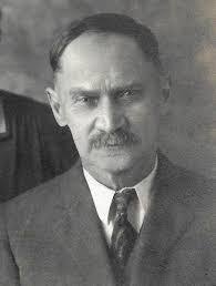 Anna Kummer's Instagram, Twitter & Facebook