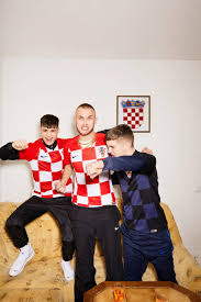 Les bleus visent une deuxième étoile, vingt ans après leur pronostic foot : La Croatie Et Nike Devoilent Les Maillots De La Coupe Du Monde 2018