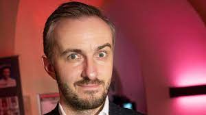 jan ˈbøːmɐˌman) (born 23 february 1981) is a german satirist, podcast, and television host. Jan Bohmermann Wird 40 Sonderling Polizistensohn Nervensage Stern De