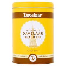 The bakery was famous for these large, sweet and buttery cookies and davelaar continued to bake them, selling them in metal cookie cans. Davelaar Jodenkoeken In Blik 380 Gram Dutchfoodexpress