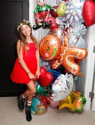 With frozen hot chocolate, a build a snowman activity, and more, these christmas in july party ideas will make summer fun. Xmas In July