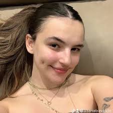 ana alice trindade (@aaanatrindade)