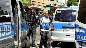 Pin Von Denislke Auf Migranten In 2020 Polizei Duisburg Moers