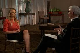 Atriz pornô diz que transou com Trump sem camisinha e que bateu nele com  revista - 26032018 - Mundo - Folha