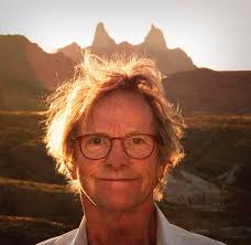 Throwback Thursday! Let's go back in time and explore a super cool device  called a stereoscope. Never heard of it, you say?? 🧐 A stereoscope is a  device that creates a three-dimensional