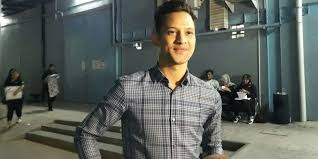 Lucky perdana memulai kariernya saat berperan di sinetron pacarku superstar sebagai pemeran pendukung. Lucky Perdana Isyaratkan Sudah Cerai Dari Veronica Dan Menikah Lagi