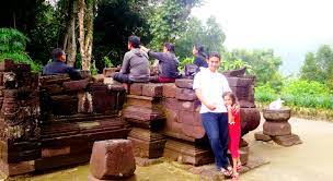 Tidak ada kendaraan umum yang secara khusus bisa mengangkut wisatawan. Pengalaman Ke Candi Gambar Wetan Kemilau Tersembunyi Dari Zaman Majapahit Doyan Piknik Banget