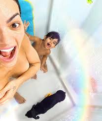 Como Kelly Key: é errado tomar banho nua com o filho? Especialista comenta  - 02072020 - UOL Universa