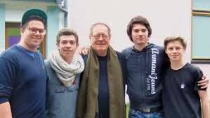 In diese kategorie werden alle träger des bundesverdienstkreuzes in der stufe bundesverdienstkreuz am bande eingetragen, sofern sie nicht ebenfalls das. Bundesverdienstkreuz Am Bande Grosse Ehre Fur Den Museumsstifter Heiner Friedrich Wirtschaft In Der Region